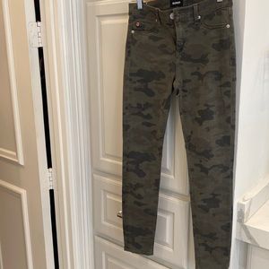 Hudson camo midrise nico skinny ankle pants